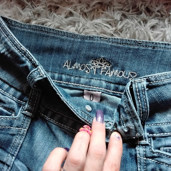 SALE. Almost Famous - Well-loved Skinny Jeanz - Picture 3 of 7